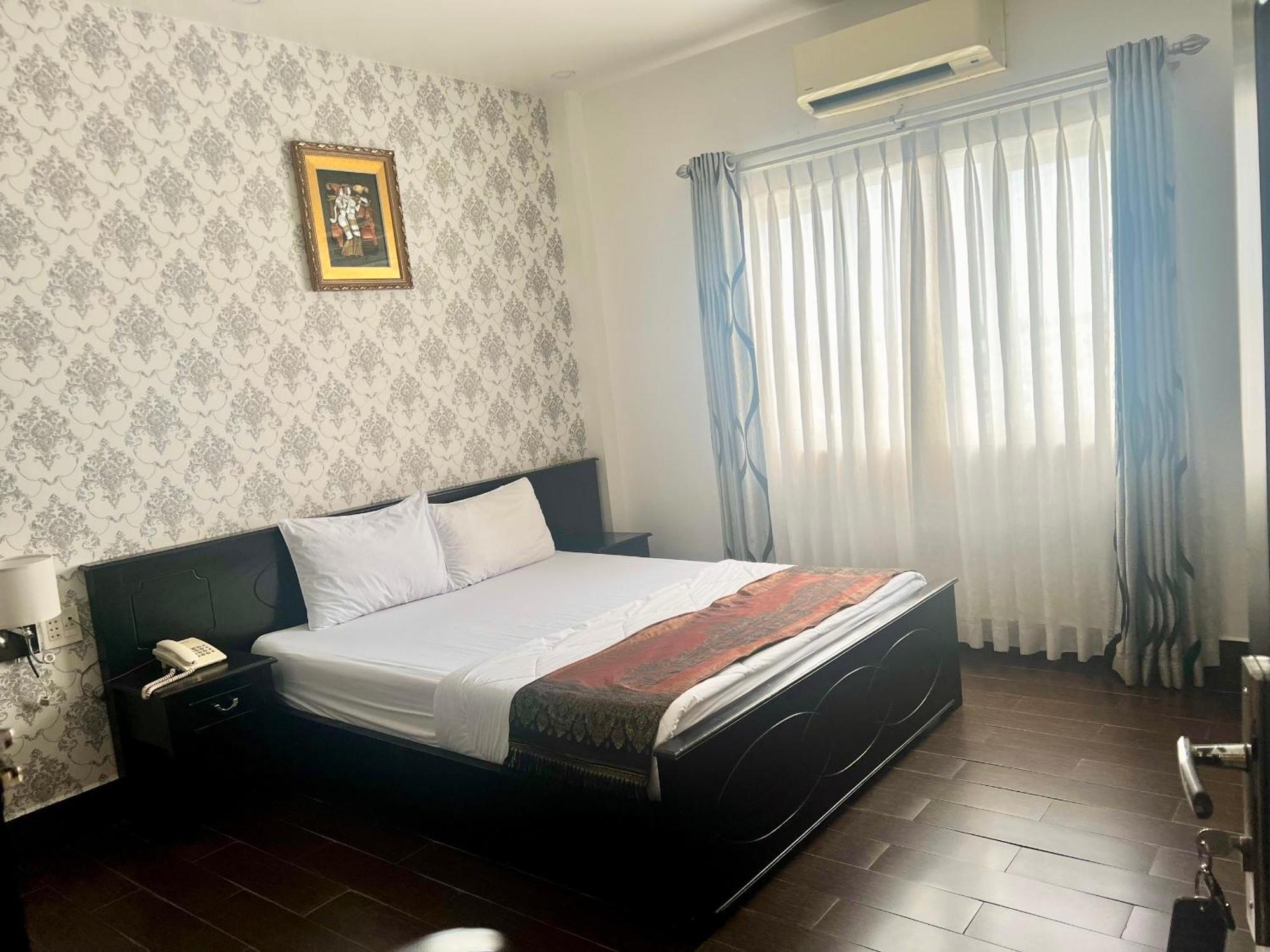 Khach San Le Hang Long Xuyen Exterior photo